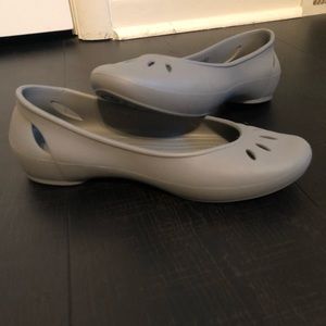 Crocs gray flats